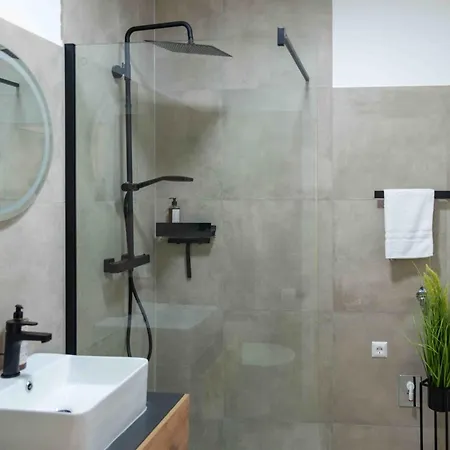 Bernhards Kossgasse - Gratis Parken, Klimaanlage & Balkon * Graz