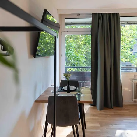 Bernhards Kossgasse - Gratis Parken, Klimaanlage & Balkon Daire *