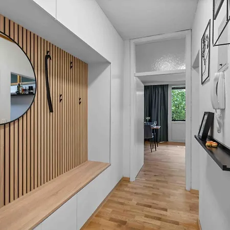 Bernhards Kossgasse - Gratis Parken, Klimaanlage & Balkon Apartman *